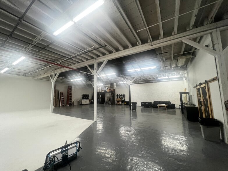 More Photos Of 300 Kingsland Ave, Brooklyn Warehouse For Sale
