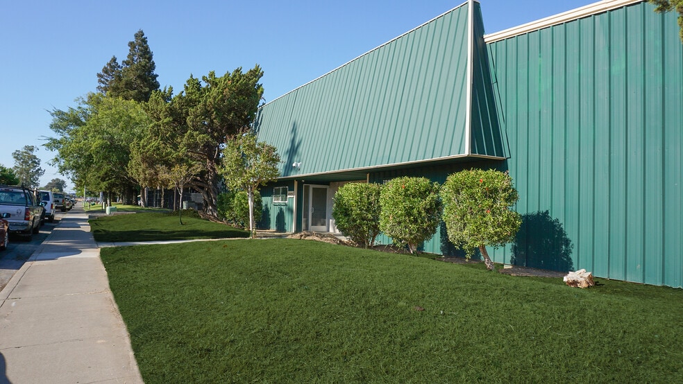 More Photos Of 6925 Luther Dr, Sacramento Warehouse For Sale