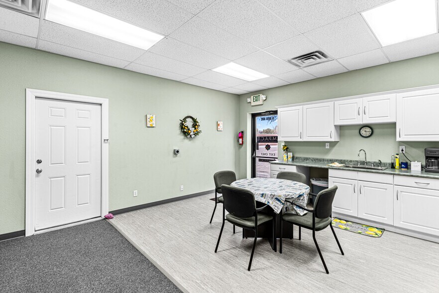 More Photos Of 4 Avis Ave, Pueblo Office For Lease