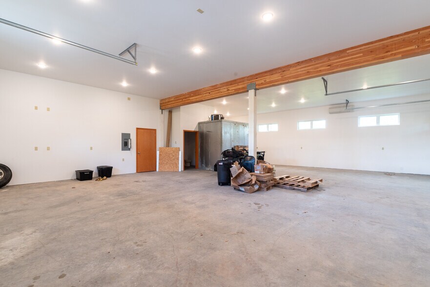 More Photos Of 400 JS Dr, Craig Flex For Sale