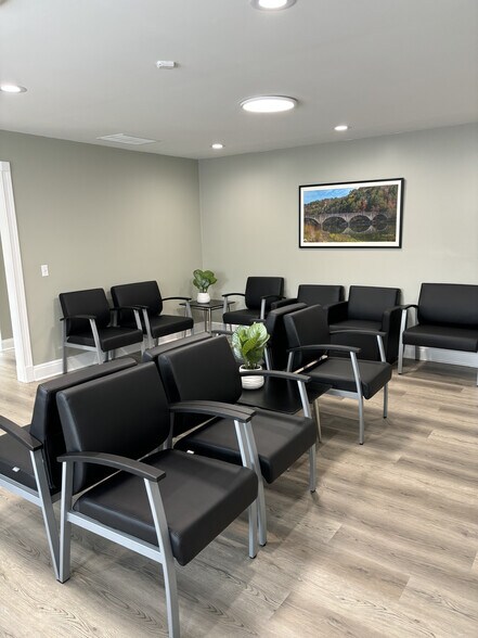 More Photos Of 201 Professional Park Dr, Glasgow Medical For Lease