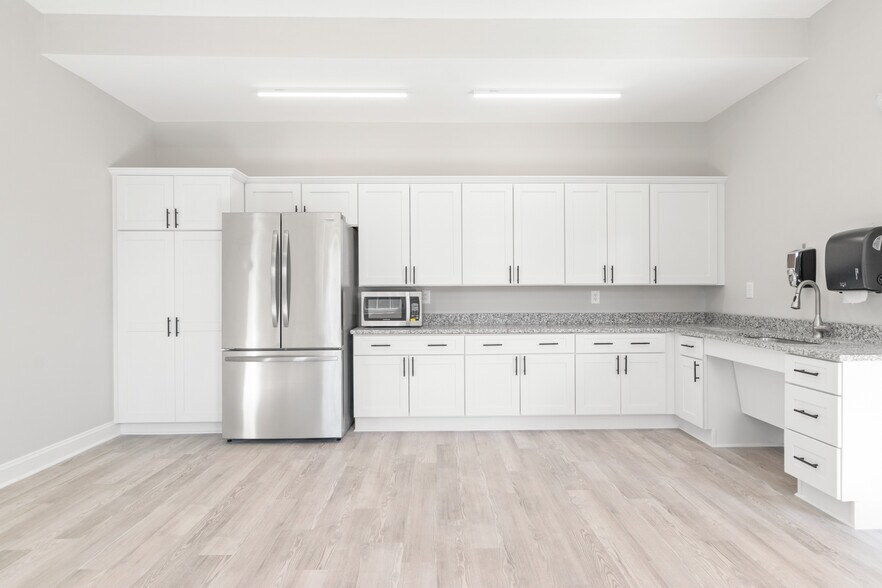 More Photos Of 44 4th St NW, Pulaski Office For Sale