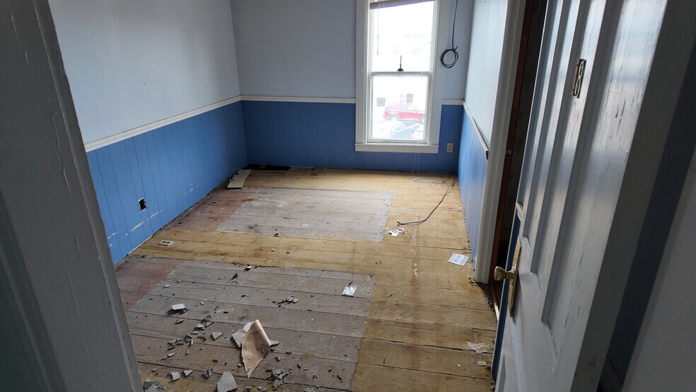 More Photos Of 335 Riverside Dr, Clayton Hotel For Sale