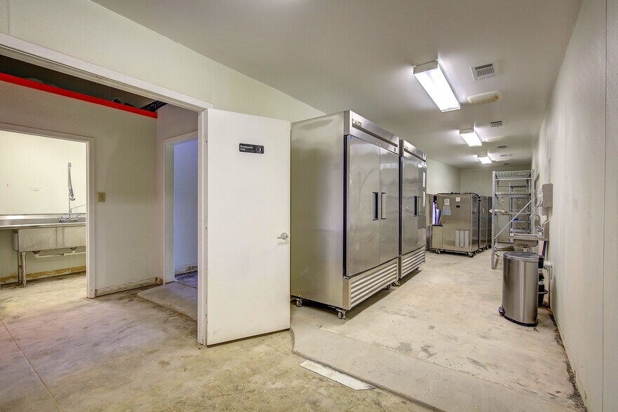 More Photos Of 1213 Washington St, Commerce Storefront Retail Office For Sale