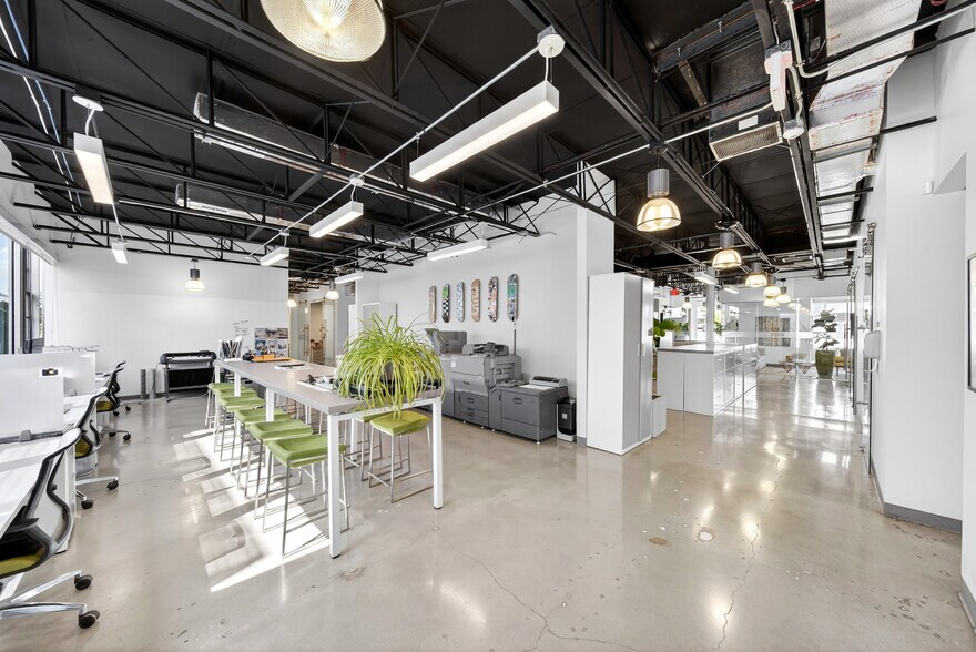 More Photos Of 7630 Biscayne Blvd, Miami Office For Lease