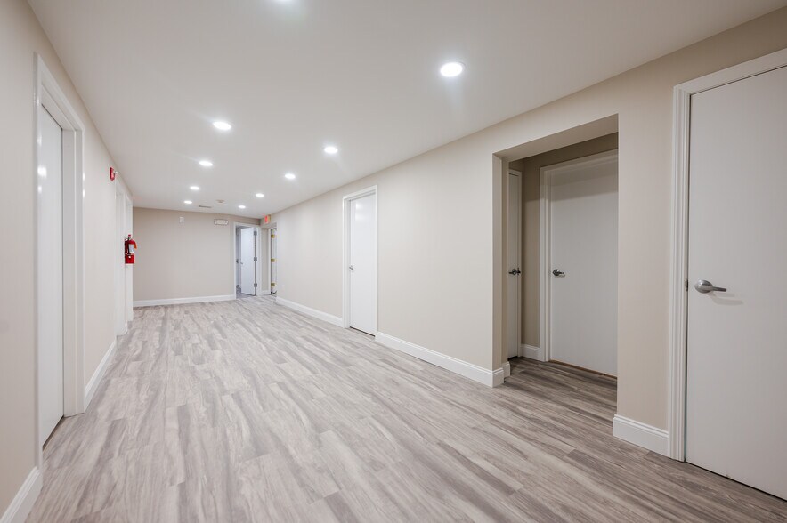 More Photos Of 4 Weber Ave, Malverne Storefront Retail Office For Lease