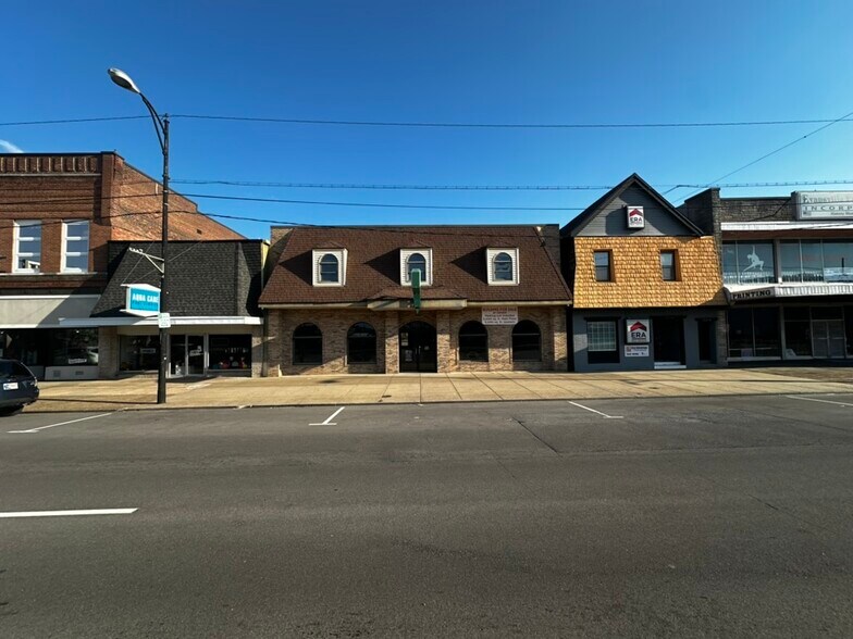 More Photos Of 2225 W Franklin St, Evansville Storefront For Sale