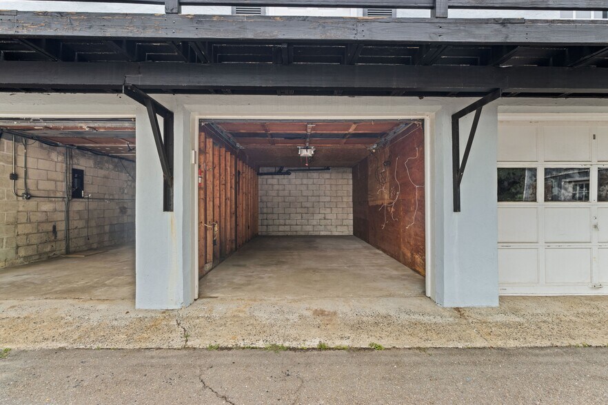 More Photos Of 676 Boston Post Rd, Darien Office For Sale