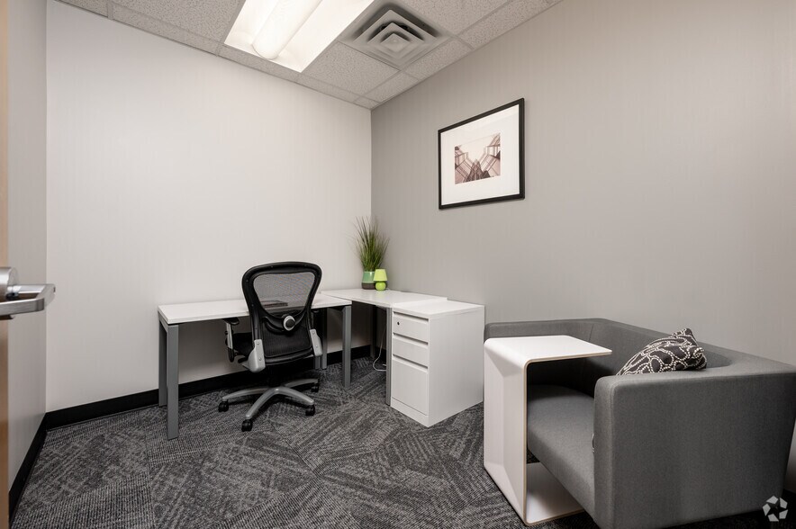 More Photos Of 450 E 96th St, Indianapolis Coworking Space