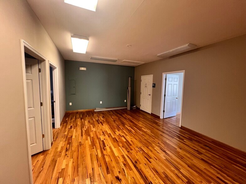 More Photos Of 4135 Old Town Rd, Huntingtown Office Residential For Lease