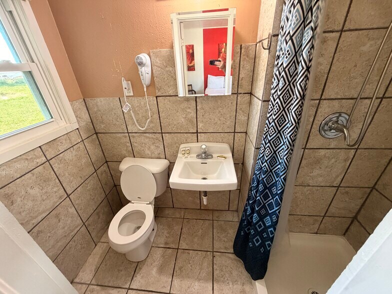 More Photos Of 108 Pearl St, Bedford Hotel For Sale