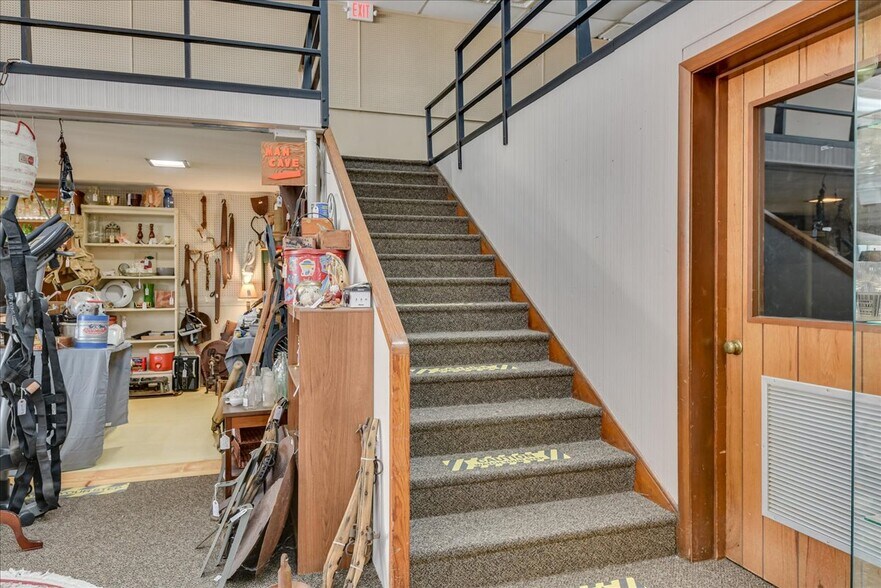 More Photos Of 114 W 6th St, Waynesboro Showroom For Sale