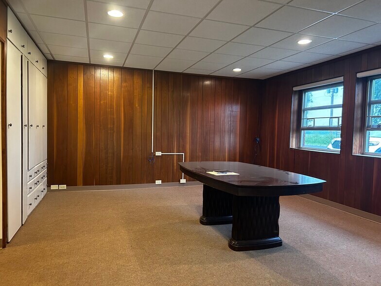 More Photos Of 7878 Gull Rd, Richland Warehouse For Lease