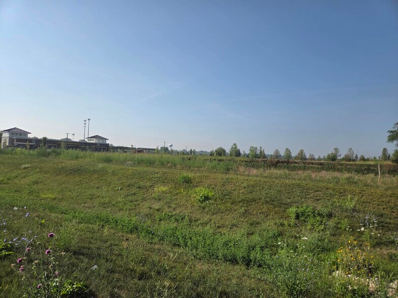 More Photos Of 2221-2231 E Algonquin Rd, Algonquin Land For Sale