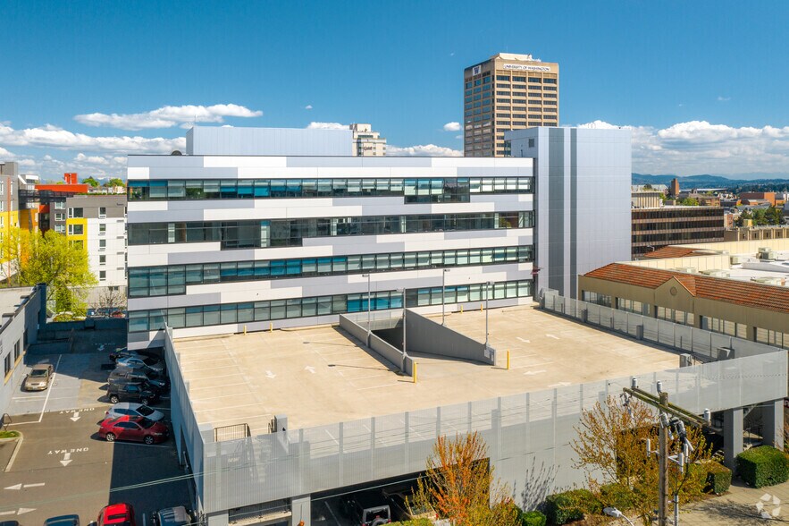 More Photos Of 4545 Roosevelt Way NE, Seattle Office For Lease