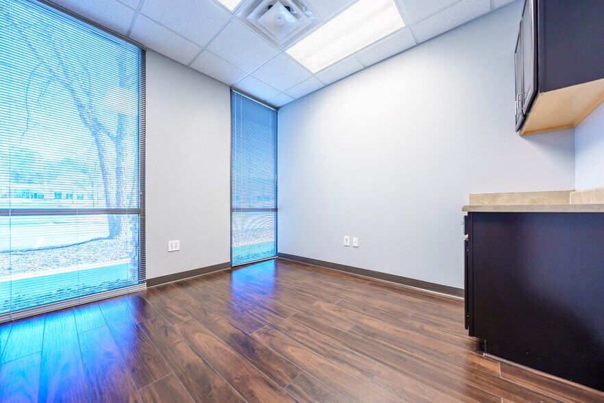 More Photos Of 4275 Johns Creek Pky, Suwanee Unknown For Lease