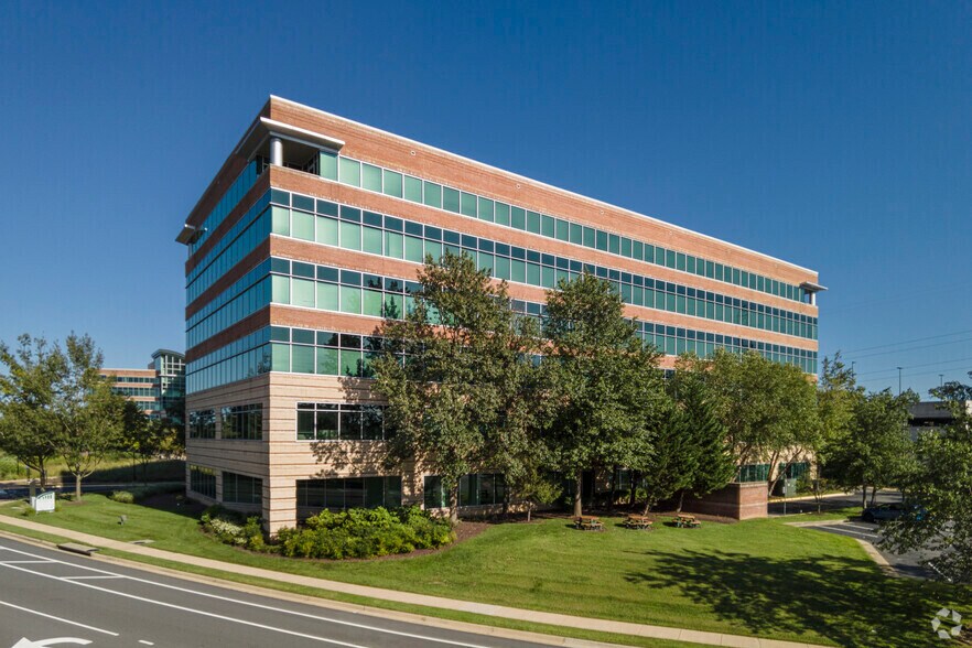 More Photos Of 6909 Metro Park Dr, Alexandria Office For Lease
