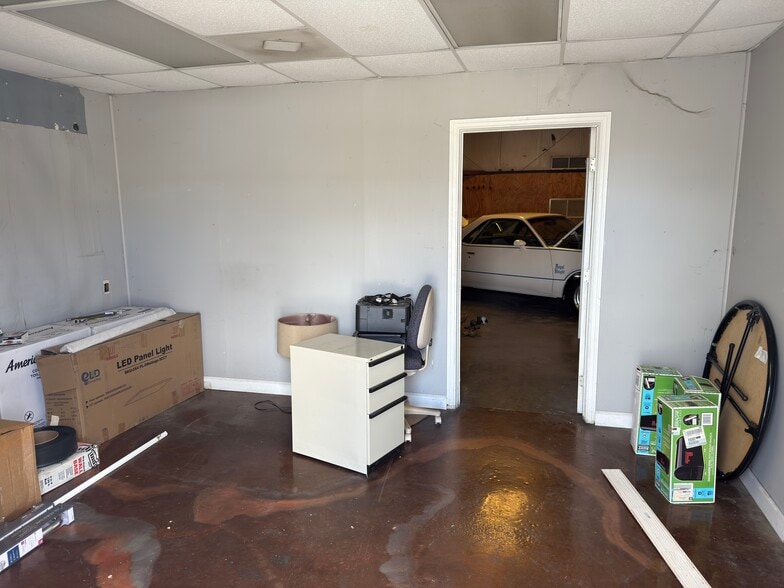 More Photos Of 5475 Williamsburg Dr, Punta Gorda Warehouse For Lease