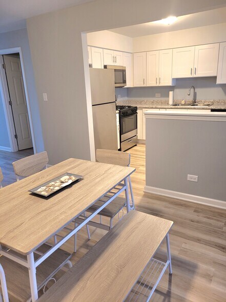 More Photos Of 1322 E 9th St, Lockport Apartments For Sale