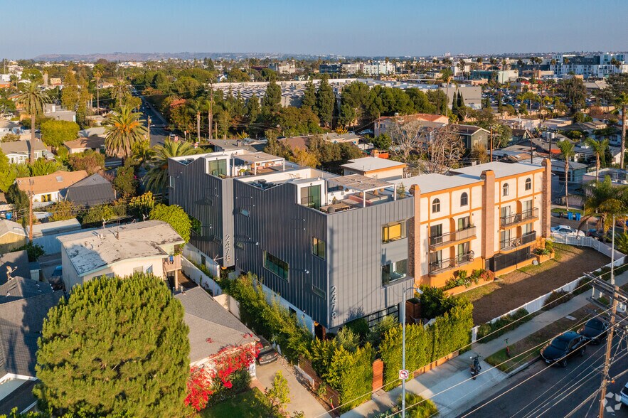 More Photos Of 2478 Penmar Ave, Venice Dormitory For Sale