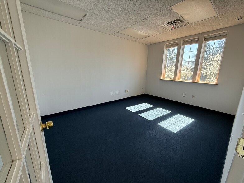 More Photos Of 963 Street Rd, Southampton Medical For Lease