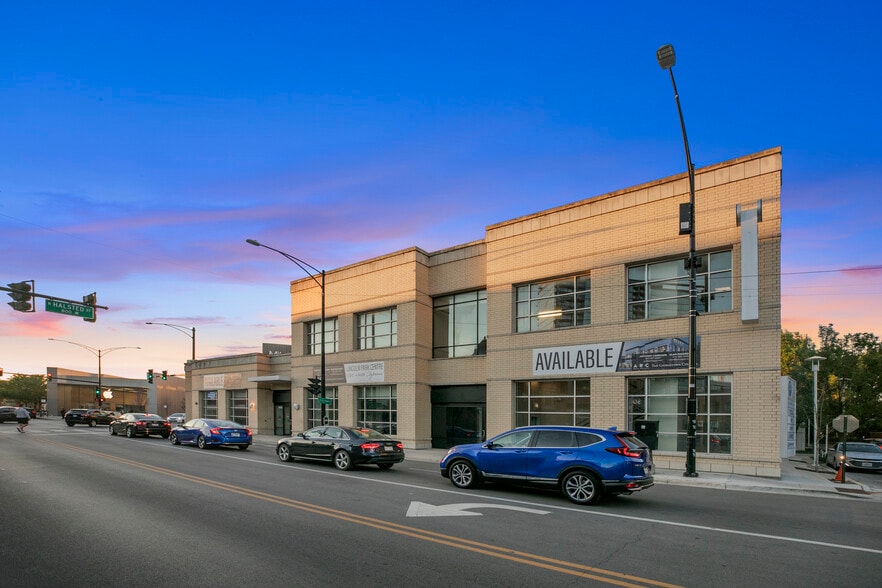 More Photos Of 755 W North Ave, Chicago Unknown For Lease