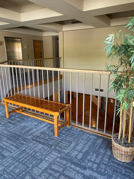 More Photos Of 10 Hoohui Rd, Lahaina Office For Lease