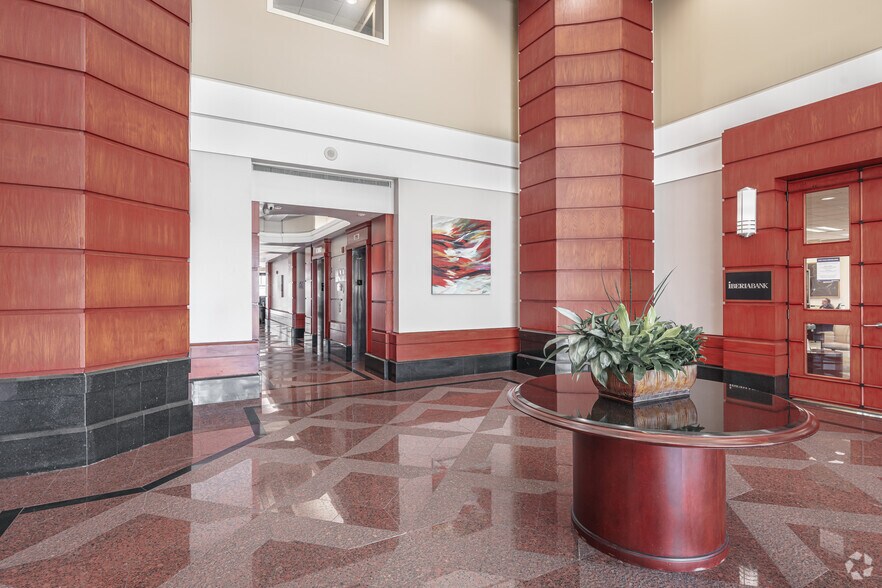 More Photos Of 1645 Palm Beach Lakes Blvd, West Palm Beach Office For Lease