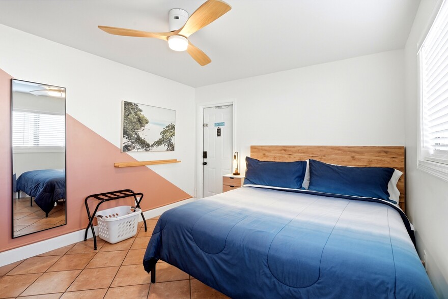 More Photos Of 11965 Gulf Blvd, Treasure Island Hotel For Sale