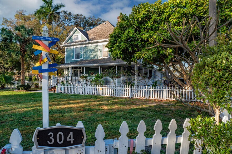 More Photos Of 304 15th St W, Bradenton Specialty For Sale