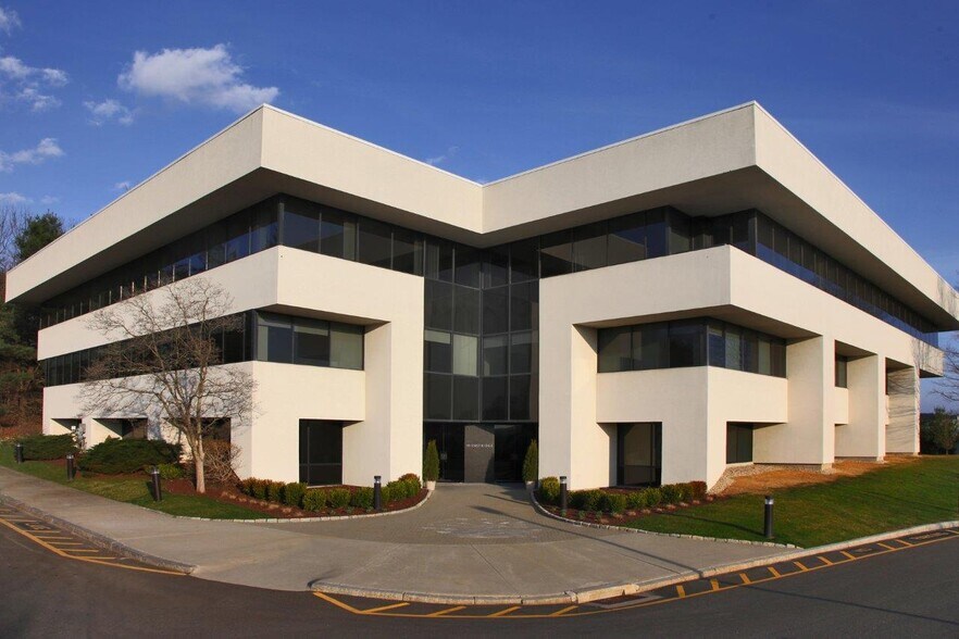 More Photos Of 4 Mountainview Ter, Danbury Office For Lease