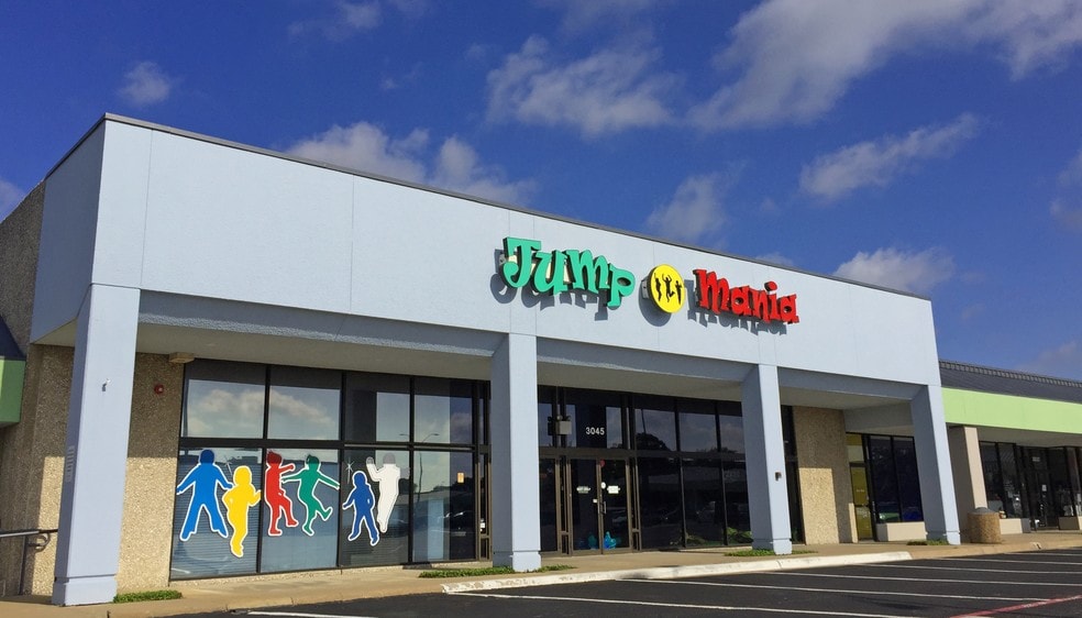 More Photos Of 2963-3055 W 15th St, Plano Unknown For Lease