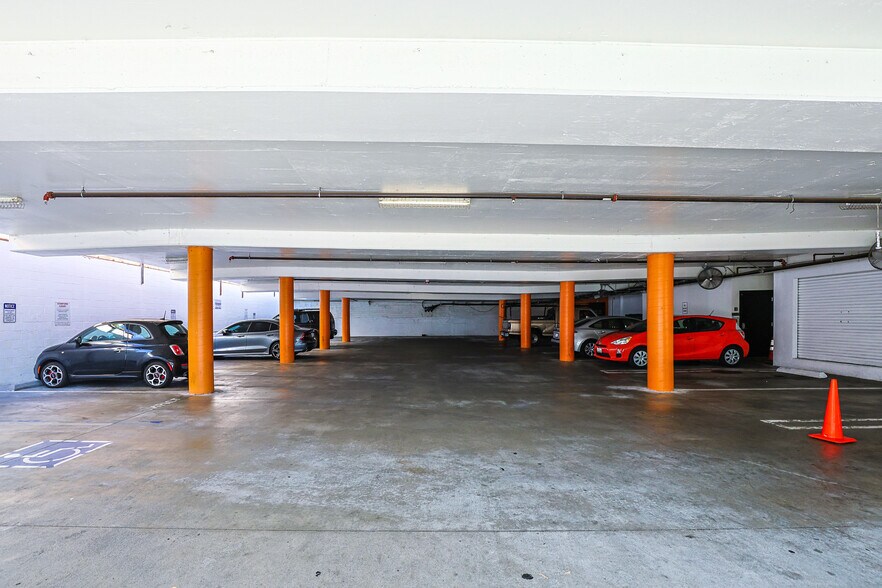 More Photos Of Wilshire Blvd @ NWC Wilshire Blvd & Berkeley St, Santa Monica Unknown For Lease