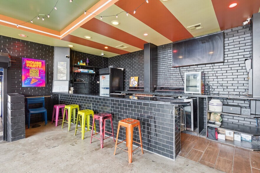 More Photos Of 1012 N Walker Ave, Oklahoma City Bar For Lease