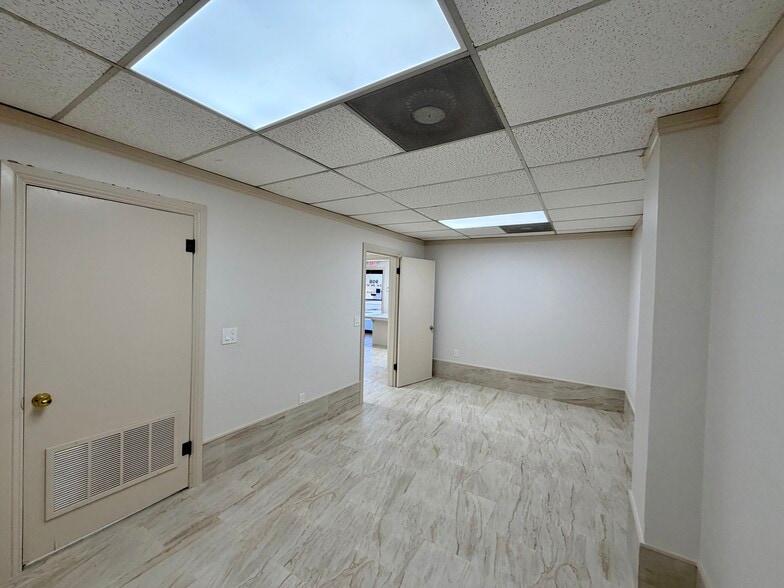 More Photos Of 908 SW 5th St, Oklahoma City Warehouse For Lease