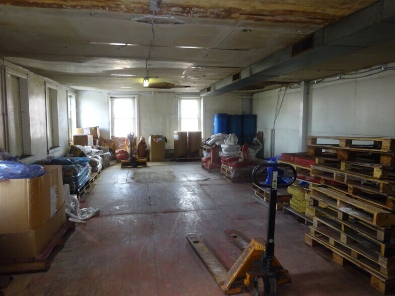 More Photos Of 3146 Marion St, Laureldale Manufacturing For Sale