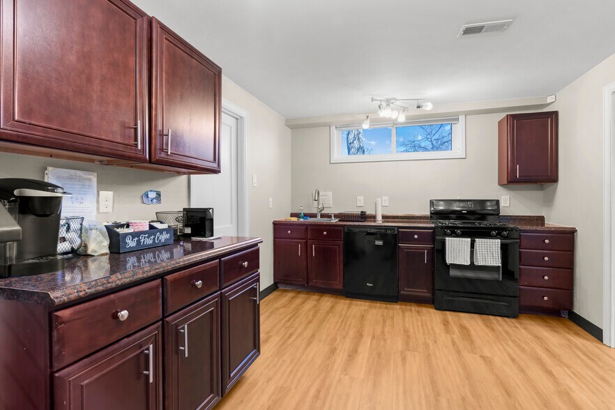 More Photos Of 802 S Tejon St, Colorado Springs Office For Sale