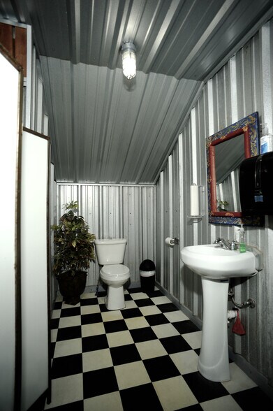 More Photos Of 424 W Main St, Denison Storefront Retail Office For Sale