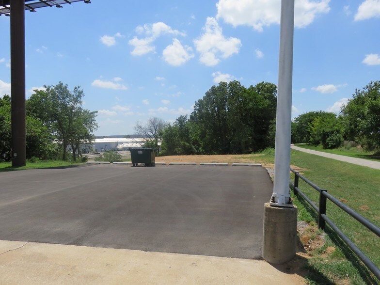 More Photos Of 104 N Gilcrease Museum Rd, Tulsa Medical For Sale