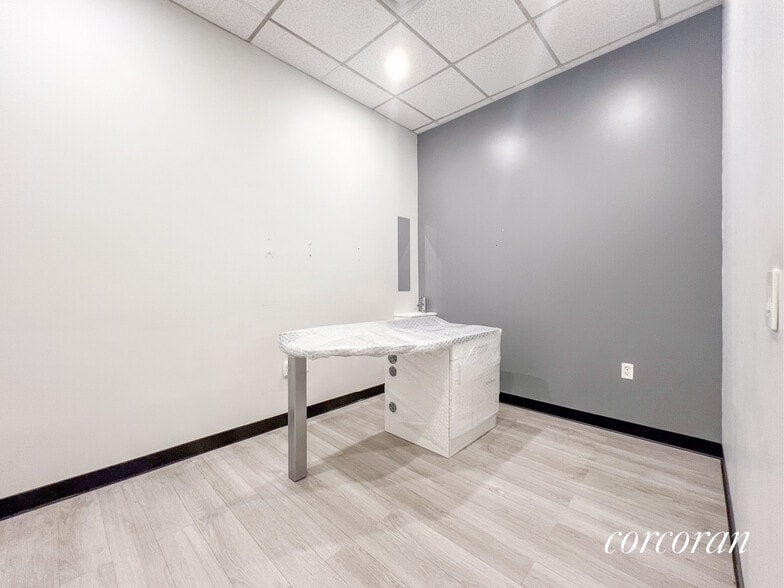 More Photos Of 202 7th Ave, Brooklyn Storefront Retail Residential For Lease