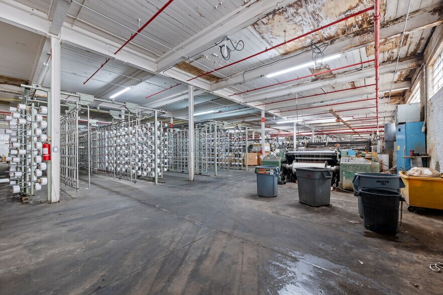 More Photos Of 312 W Luther Ave, Liberty Manufacturing For Sale