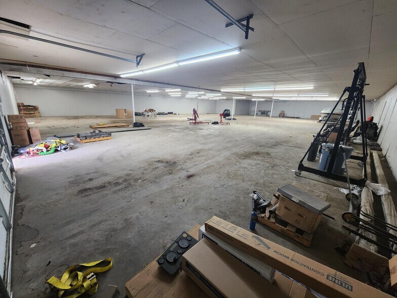 More Photos Of 732 W Kennedale Pky, Kennedale Service For Lease