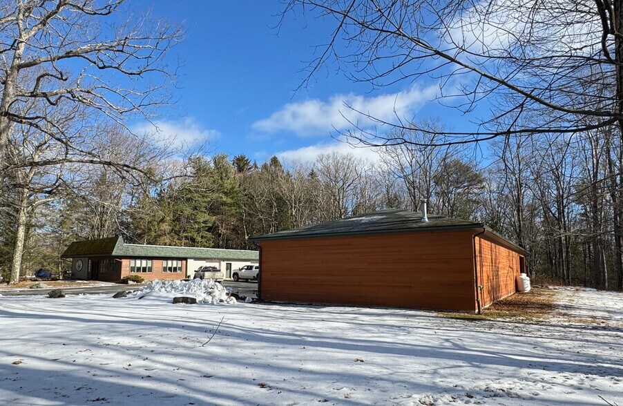 More Photos Of 424 PA-390, Tafton Flex For Sale