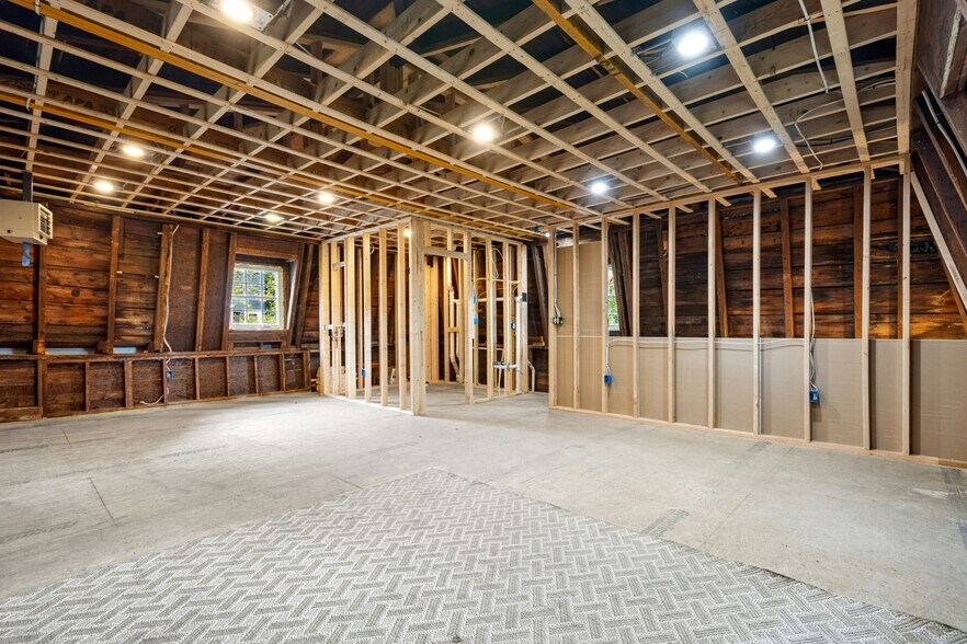 More Photos Of 8 Pine St, Boston Flex For Sale