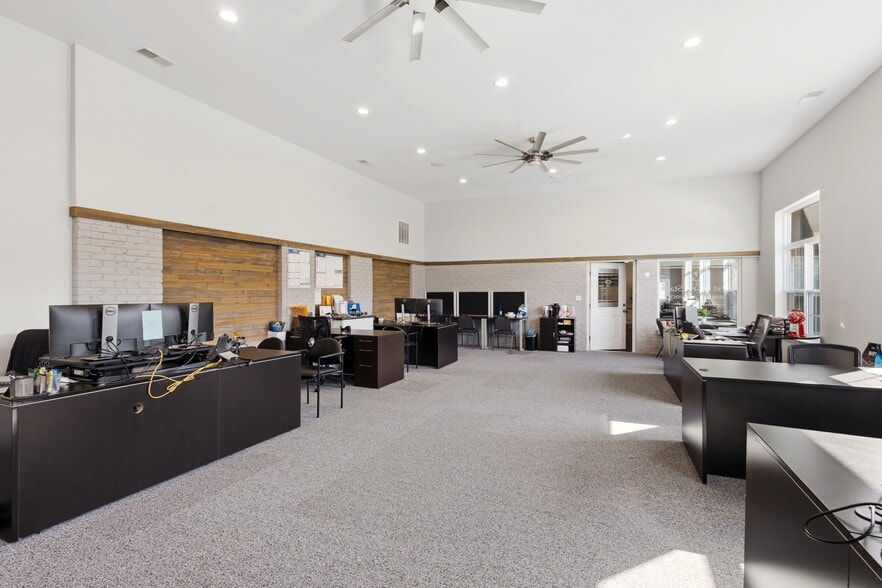 More Photos Of 3601 Commerce Dr, Arnold Office For Sale