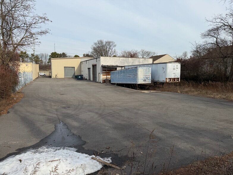 More Photos Of 750 S Railroad Ave, West Babylon Warehouse For Sale