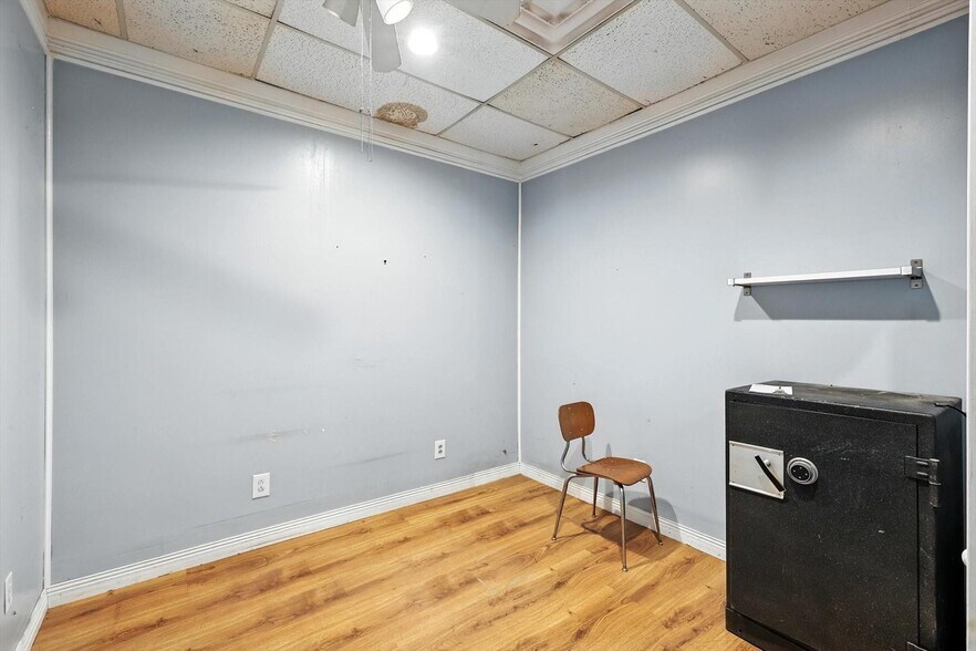 More Photos Of 3000 E Loop 820 S, Fort Worth Warehouse For Sale