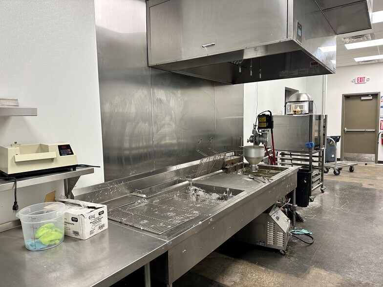 More Photos Of 1640 W Frontier Pky, Prosper Storefront Retail Office For Lease