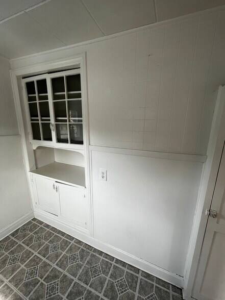 More Photos Of 158-160 W Main St, Walden Storefront Retail Residential For Sale