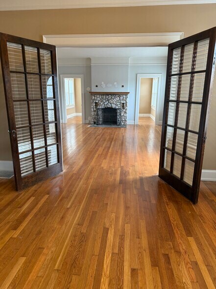 More Photos Of 581 W Main St, Spartanburg Office Residential For Lease